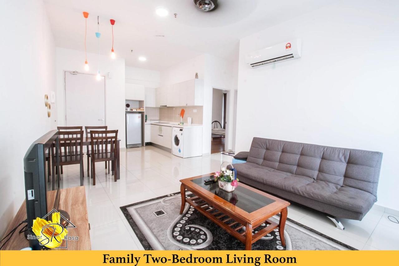 Sinar Rasa Homestay At I-Soho, I-City ชาห์อาลัม ภายนอก รูปภาพ Family Two-Bedroom Living Room
